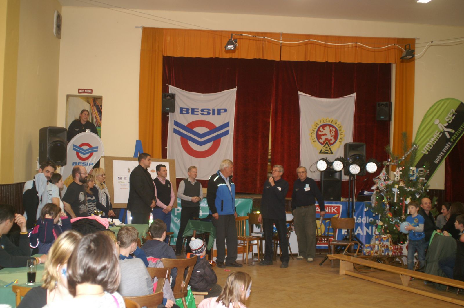 V Plzni budou soutěžit rodiče s dětmi v zábavné orientační automobilové soutěži „Jízda za vánočním stromkem 2017“