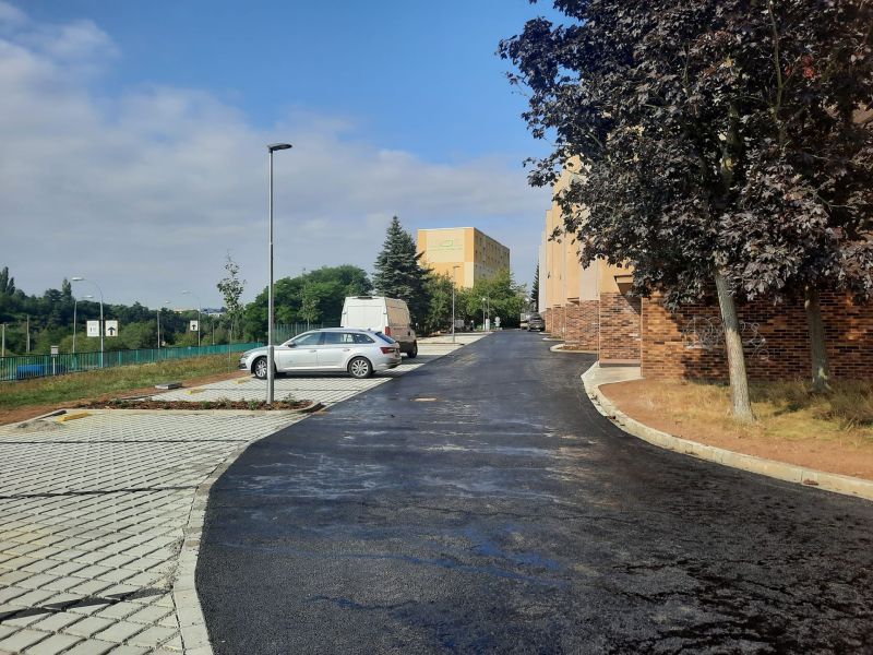 Ve Skvrňanech přibyla nová parkovací místa