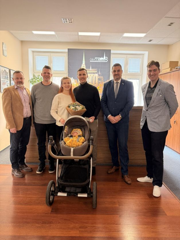 Vedení obvodu přivítalo letošního prvního občánka Trojky