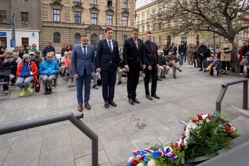Vedení obvodu vzpomnělo na hrdiny, kteří bojovali za naši svobodu