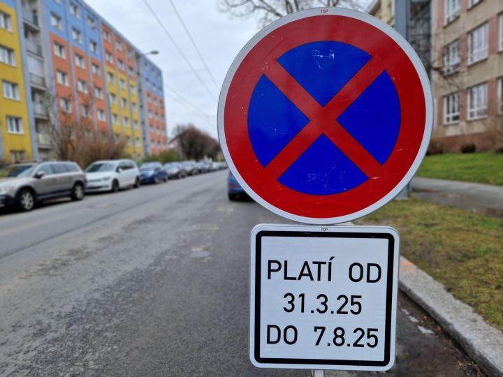 Na Dlouhých se v úseku před 22. ZŠ od 31. března uzavře silnice