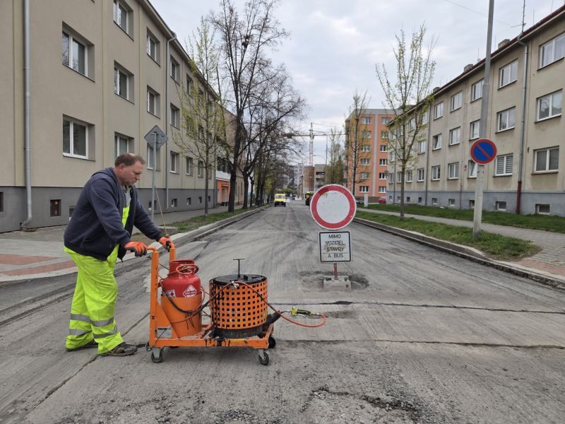 Správa veřejného statku opravuje Revoluční ulici, hotovo má být v červnu