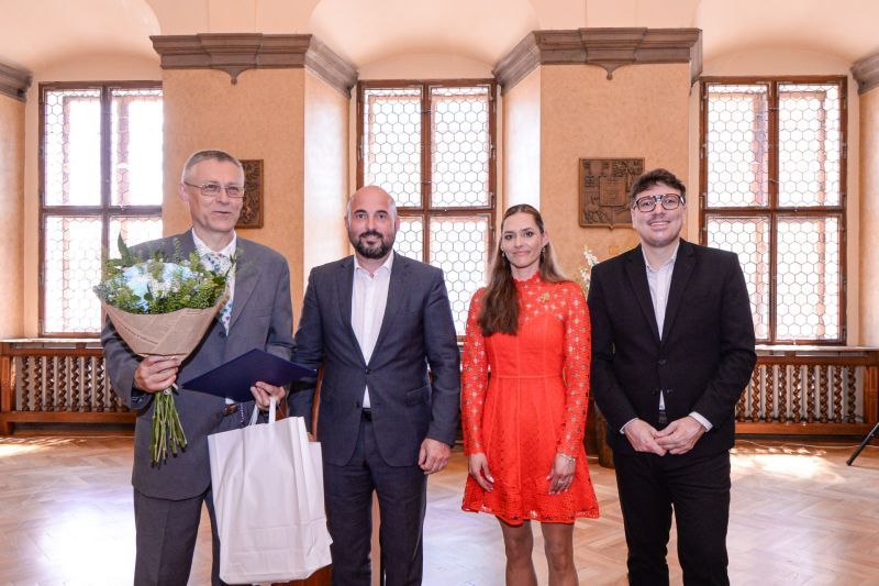 Učitelé z dvaadvacáté základní školy byli oceněni na plzeňském magistrátu