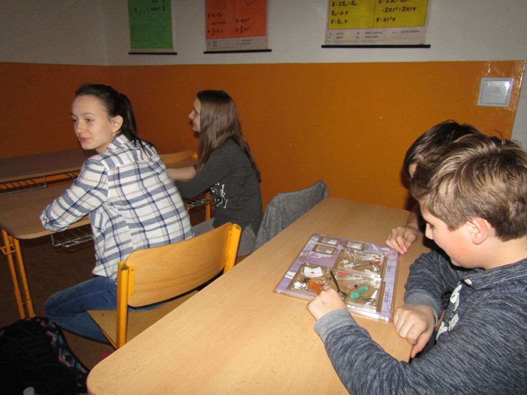 obrázek: Beseda na 25.ZŠ - Drogový kufr