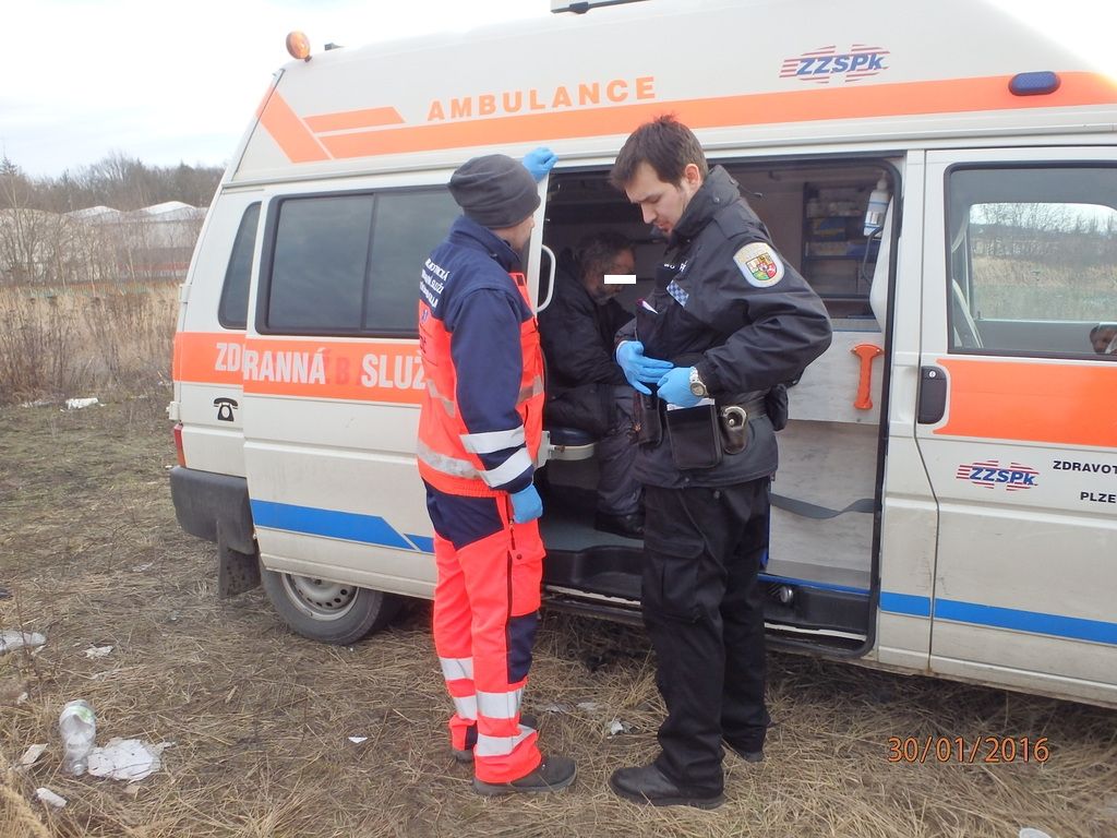 Muž s popáleninami v obličeji