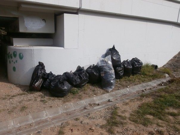 obrázek: Úklid nepořádku lidmi bez domova