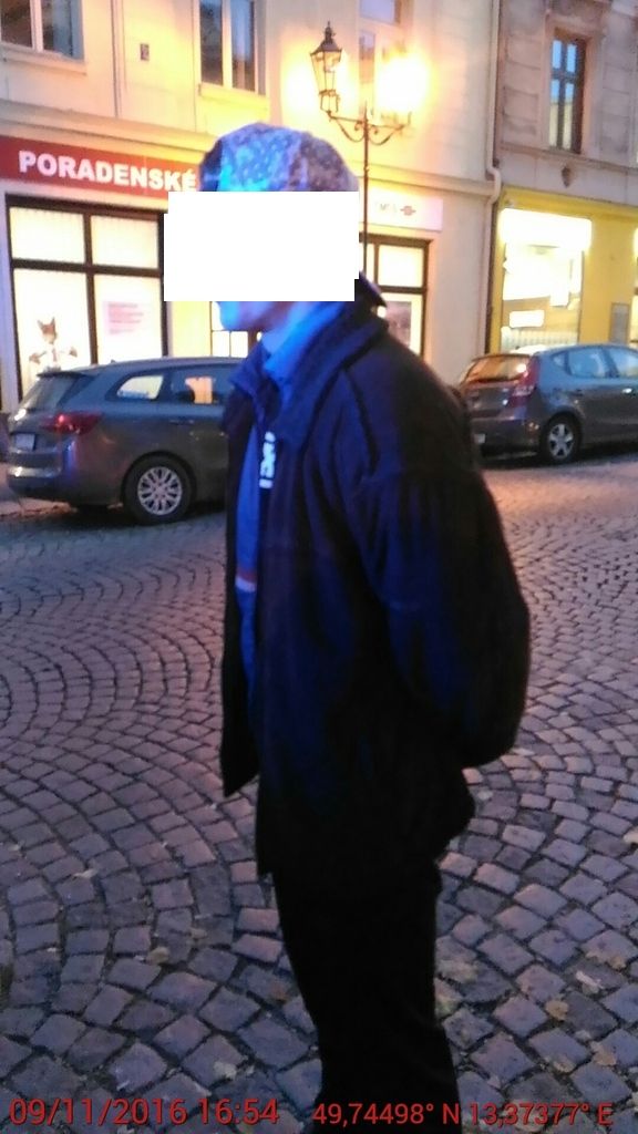 obrázek: Z lupu v prodejně se dlouho neradoval