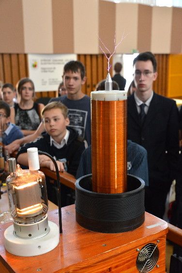 obrázek: Den s fyzikou odhalil dětem kouzla technických oborů