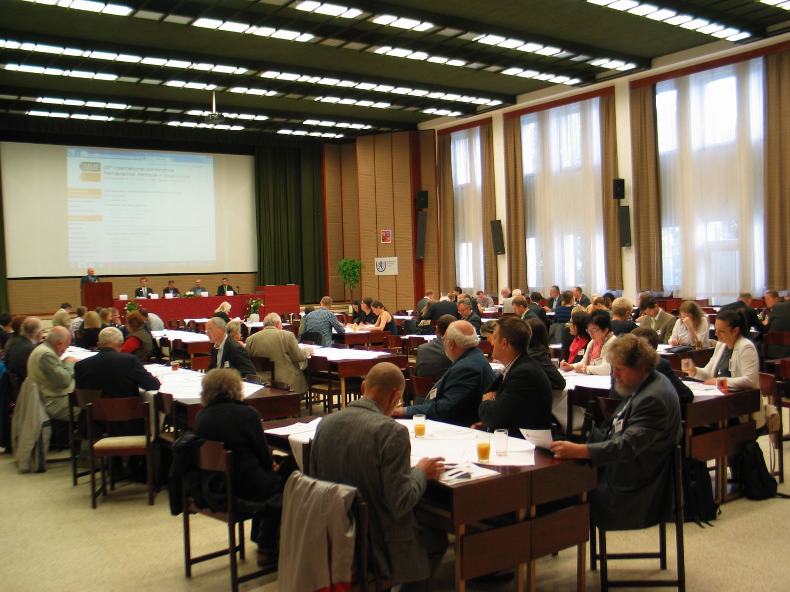 Do Chebu přijeli ekonomové a matematici