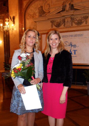 Ministryně školství ocenila absolventku Fakulty designu a umění Ladislava Sutnara