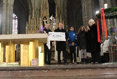 Na projekt Věda, která léčí, věnovala Stonožka půl milionu korun