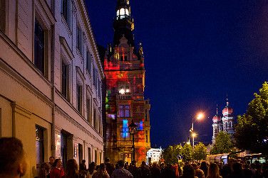 obrázek: Právnickou fakultu rozzářil videomapping