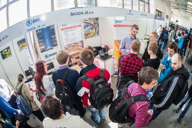 Přes 160 firem nabídne vysokoškolákům práci