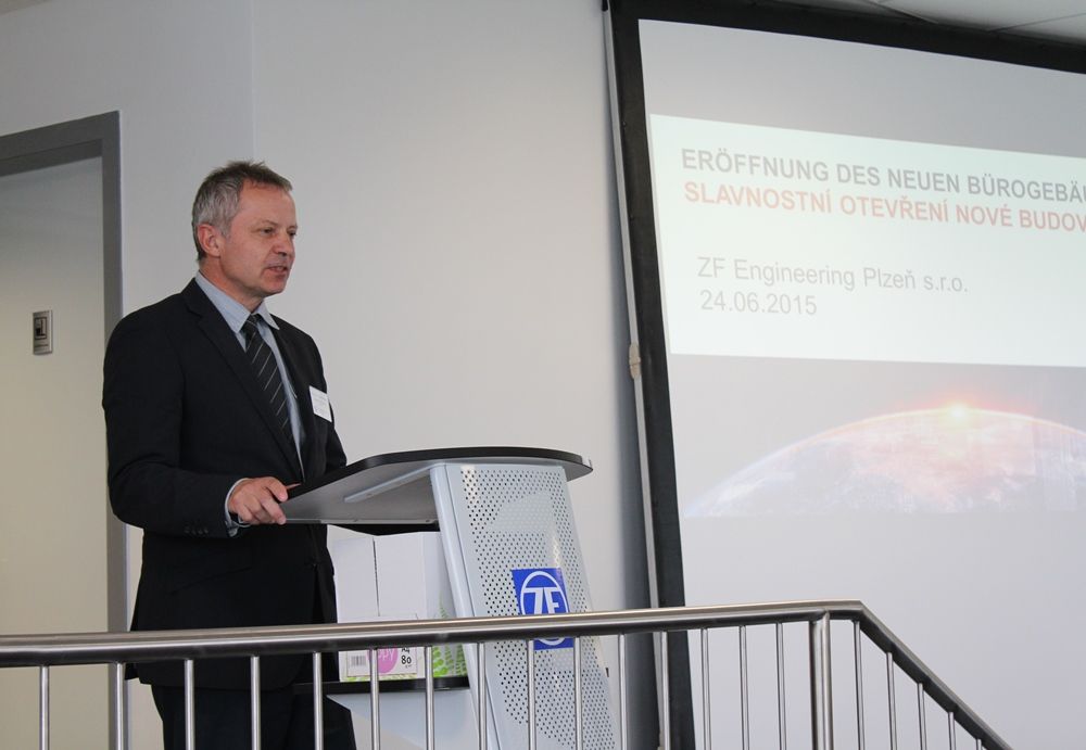 Rektor Holeček se zúčastnil otevření ZF Engineering