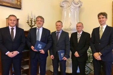 Rektor ZČU podepsal smlouvu s ministrem školství o česko-německé spolupráci ve vzdělávání mládeže