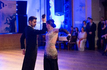 Reprezentační ples ZČU roztančí Leona Machálková