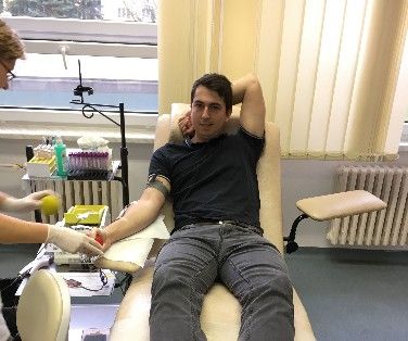 S univerzitním upírem darovalo krev 37 prvodárců