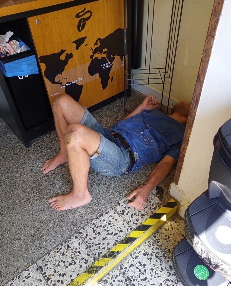 obrázek: Agresivní opilec narazil, když podcenil strážnici. Nadýchal 4,77 promile