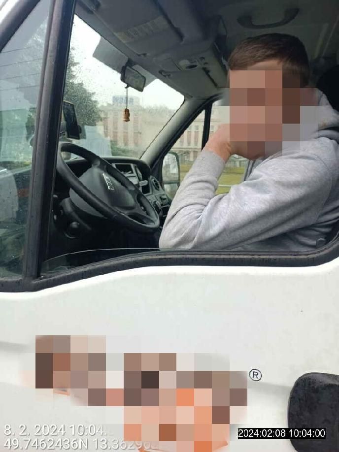 obrázek: Bezpečnostní pásy a zákaz řízení: Řidič nedodržel ani jedno