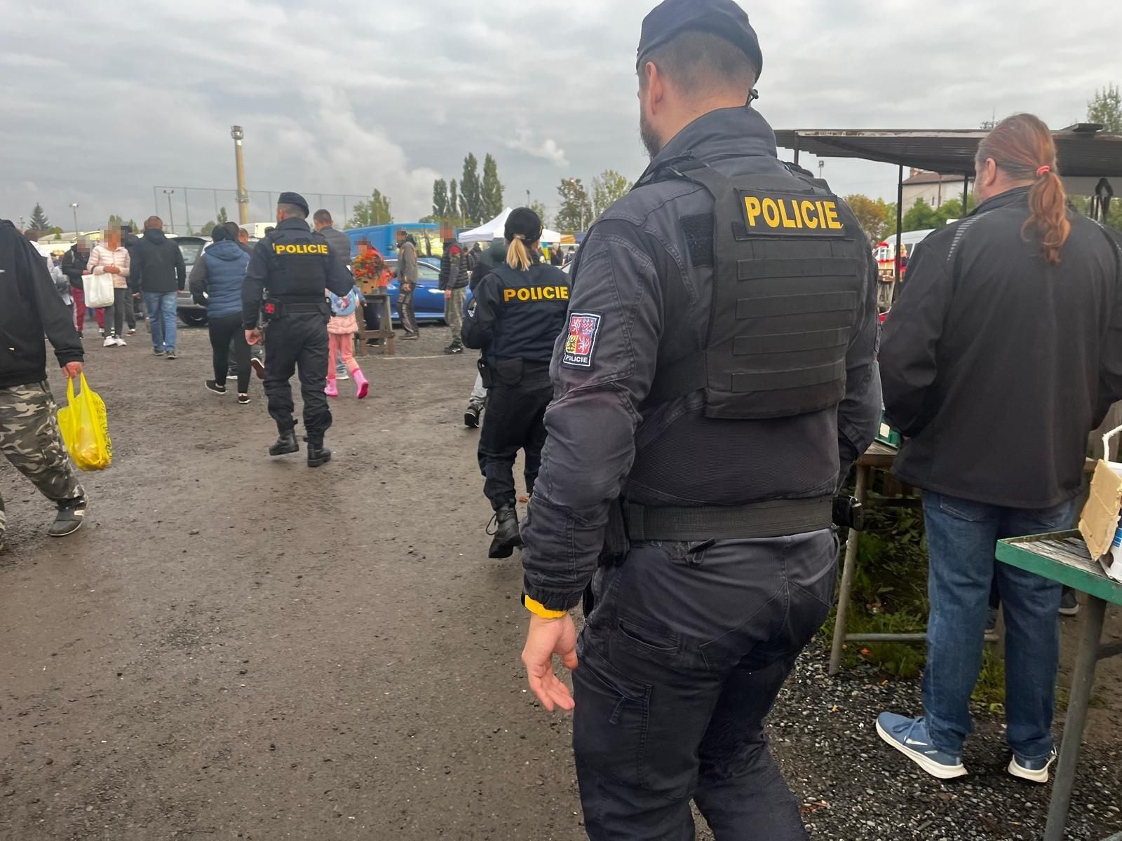 obrázek: Burza, ubytovny. Policisté v kraji zkontrolovali 200 cizinců