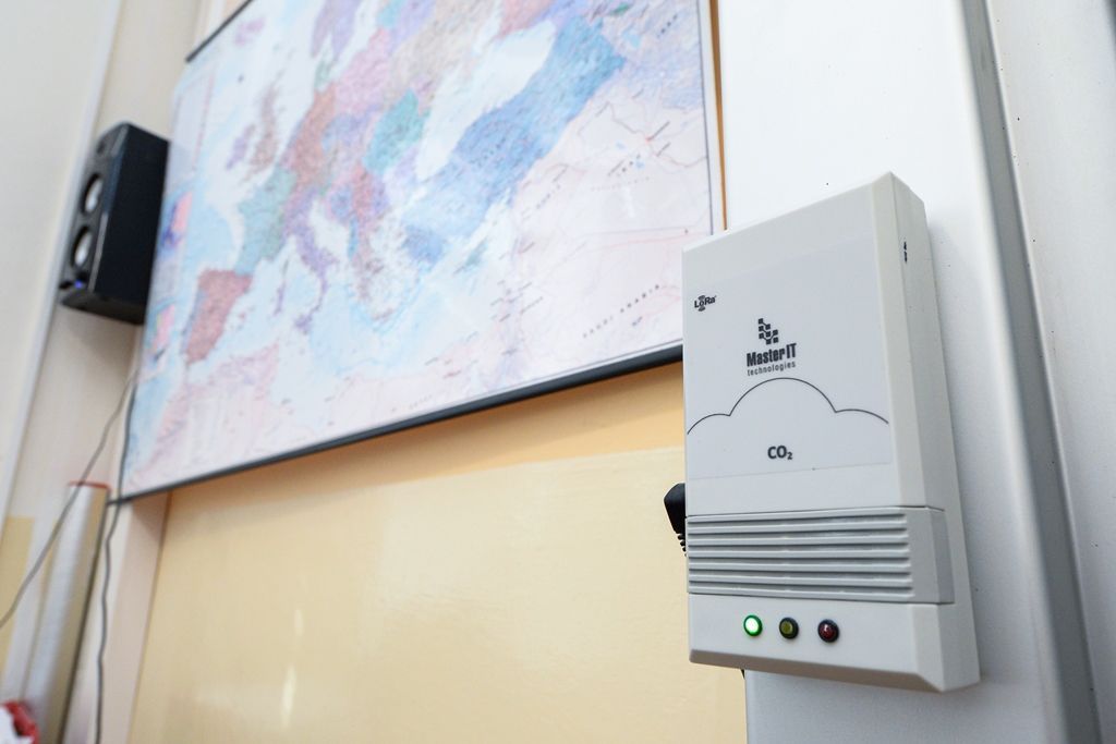Čidla testují a hlídají vzduch ve škole v Plzni, zlepšila se pozornost žáků