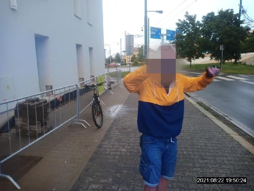 obrázek: Cyklista se na cestu ze zaměstnání posilnil alkoholem, jel Plzní v protisměru