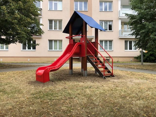 obrázek: Dětské hřiště v Mandlově ulici na Borech má novou hrací sestavu
