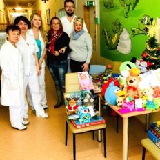 obrázek: Dětské oddělení Rokycanské nemocnice převzalo dary z vánoční sbírky 