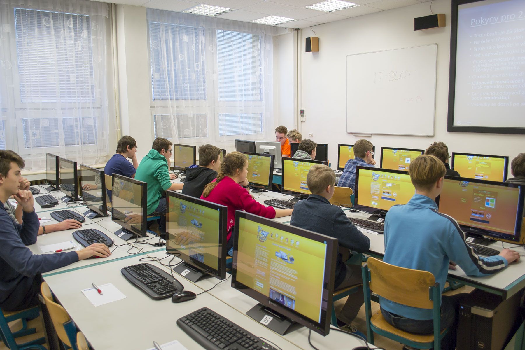 Do finále informační soutěže IT-SLOT postoupili žáci z plzeňské školy