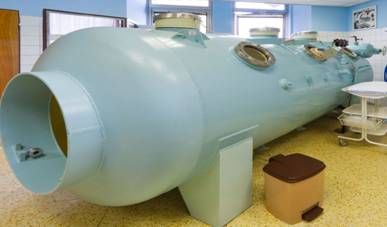 Dvouapůltunovou barokomoru stěhují z nemocnice v Plzni do muzea 