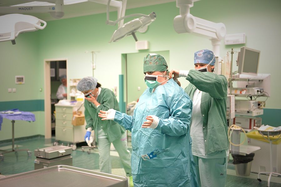 obrázek: FN Plzeň má unikátní přístroj pro gynekologické operace