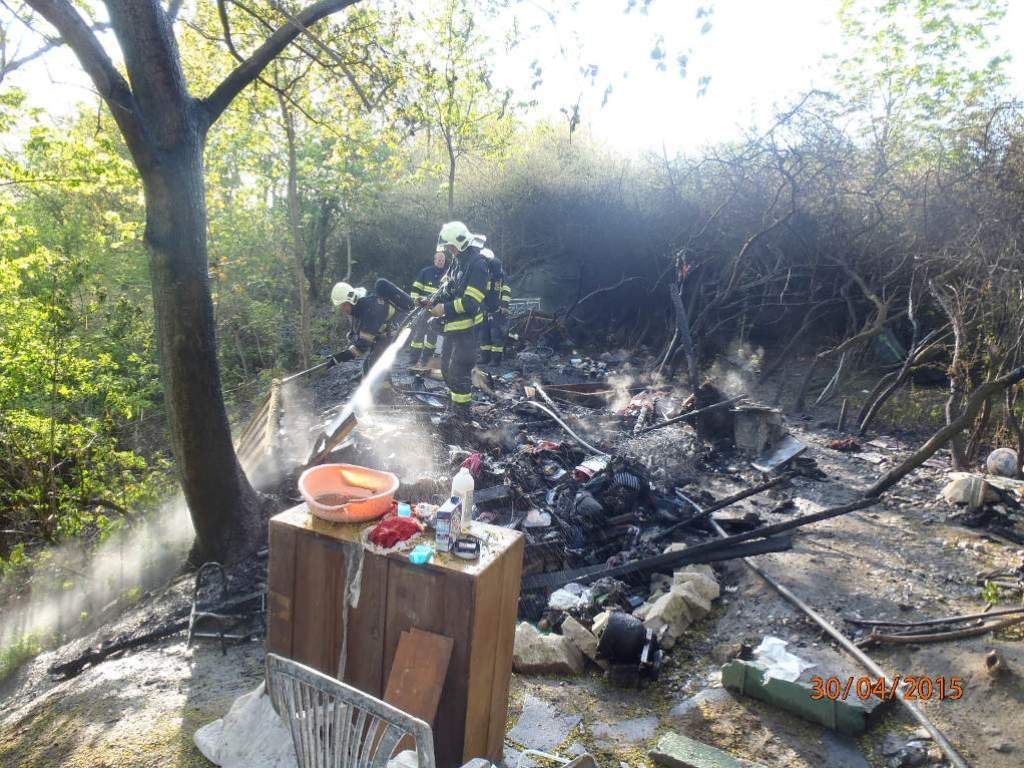 obrázek: Hasiči nabádají bezdomovce, aby usínali bezpečně, ve čtvrtek rozdají letáky