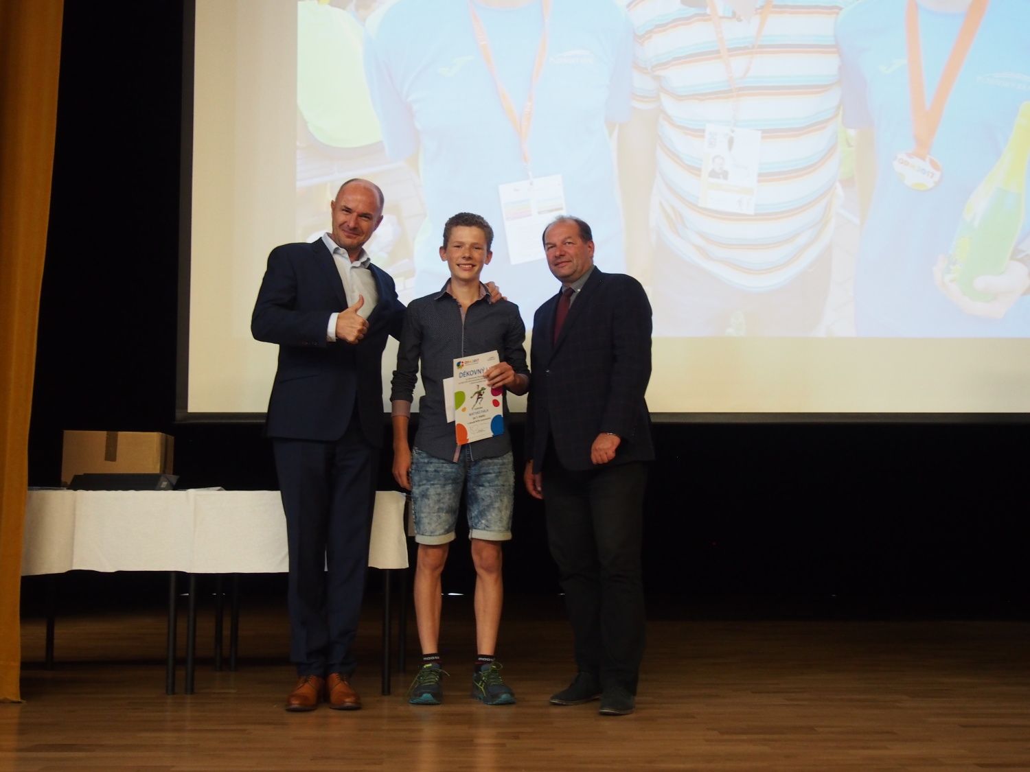 obrázek: Hejtman ocenil medailisty letní dětské olympiády