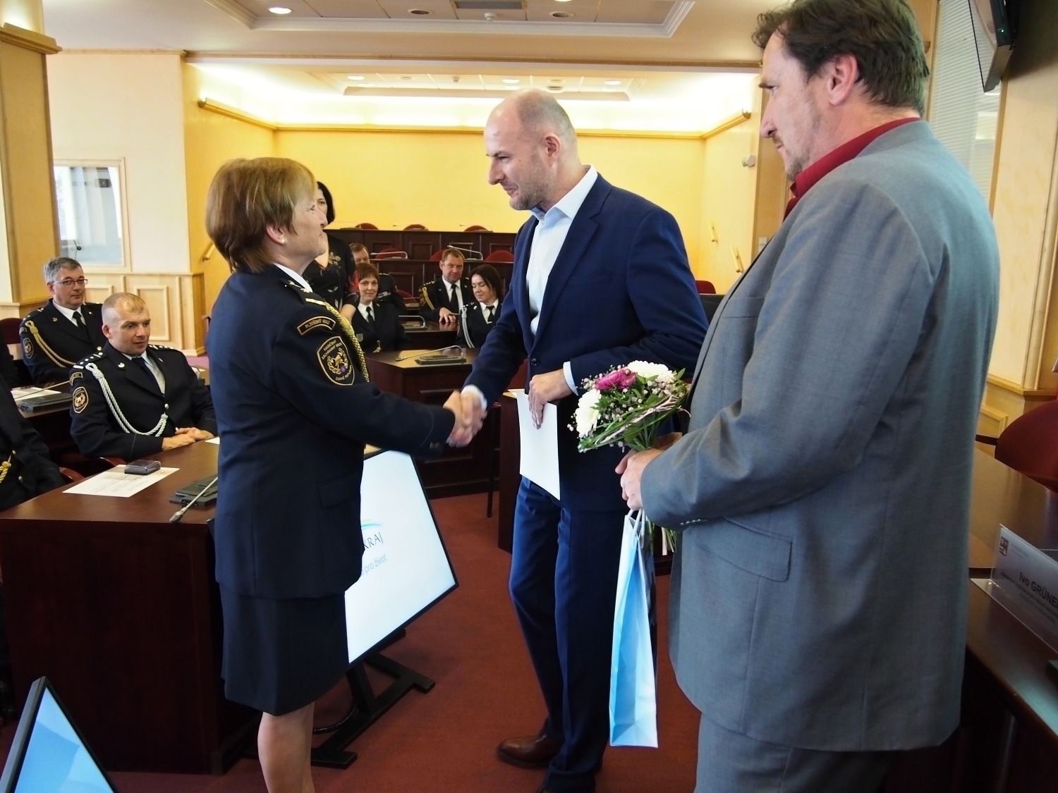 obrázek: Hejtman ocenil profesionální hasiče