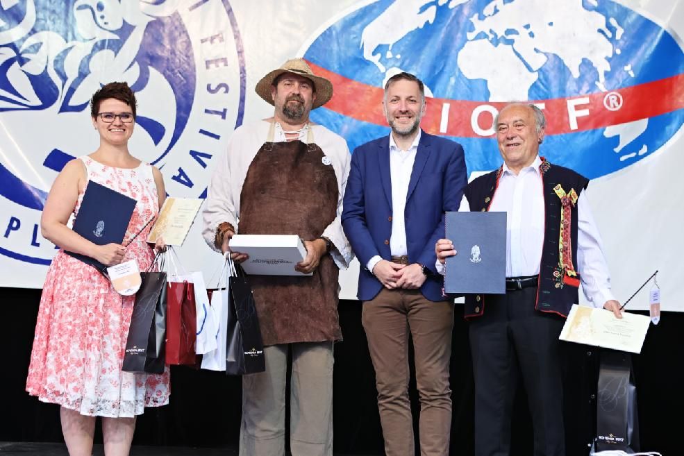 Hejtman předal ocenění mistrům tradiční rukodělné výroby 