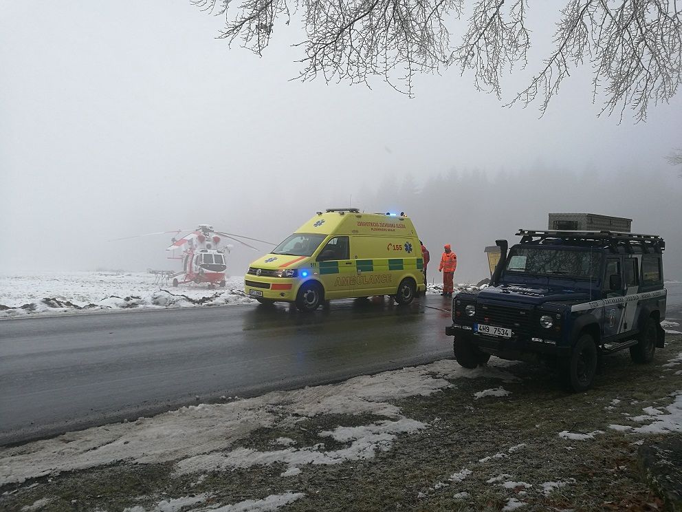 Horská služba zachraňovala u Čertova jezera seniora zavaleného kládou