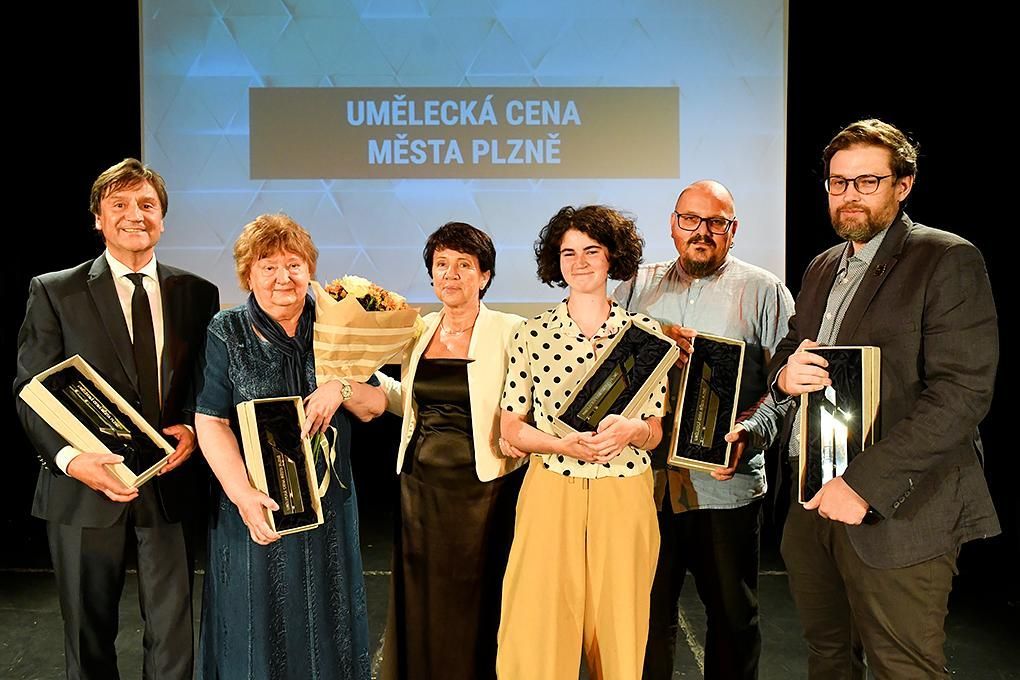 obrázek: Jana Potužáková vstoupila do Síně slávy. Byly uděleny Umělecké ceny města Plzně 