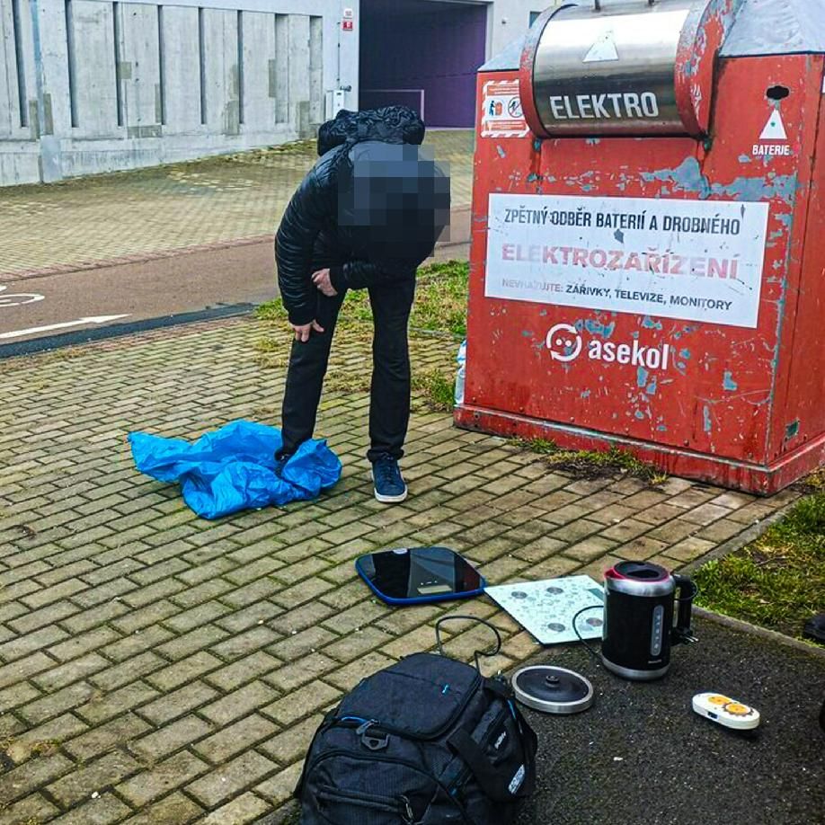 obrázek: Kradli v kontejneru na elektroodpad