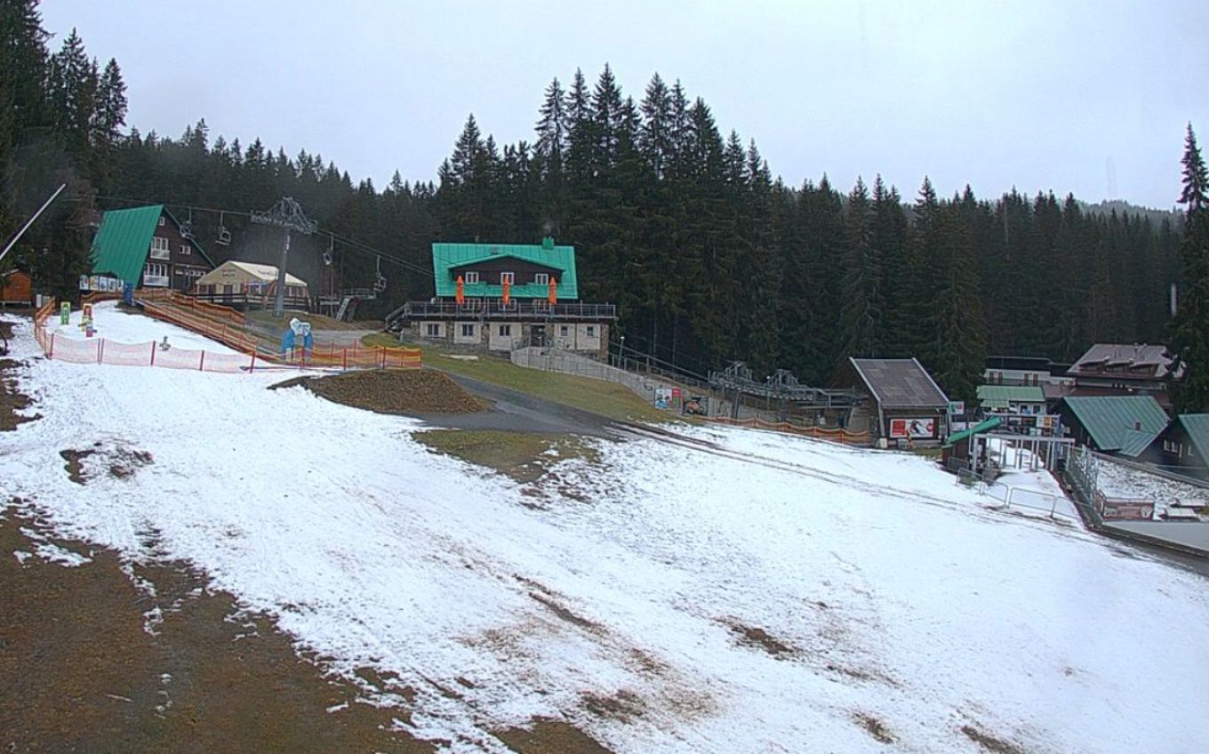 obrázek: Lanovka na Špičáku otevřela jen pro pěší