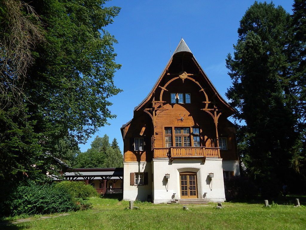 Lovecký zámeček Tři Trubky v Brdech finišuje s rekonstrukcí