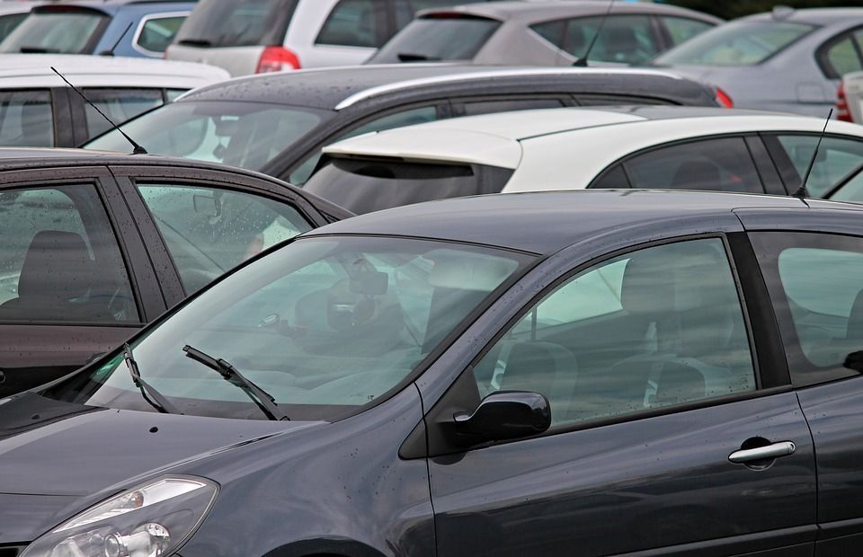 Město ve Skvrňanech vystaví nová parkovací místa 