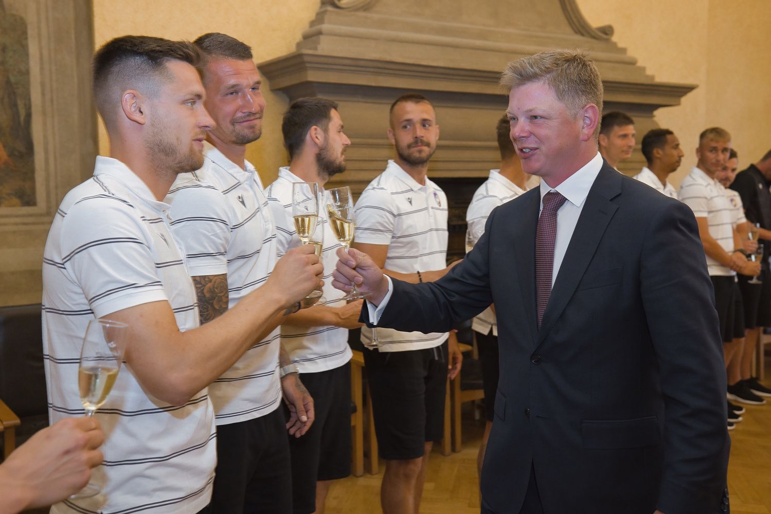 obrázek: Město poděkovalo FC Viktoria Plzeň za zisk titulu. I šekem pro mládežníky 