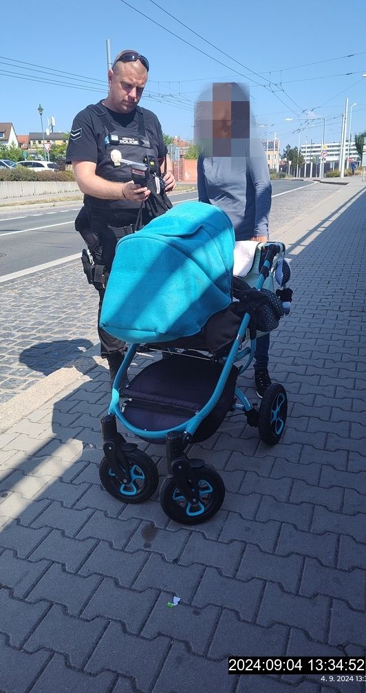 obrázek: Městská policie zasahovala u opilé matky s dítětem v kočárku