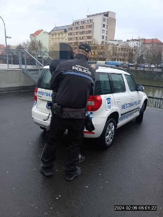 obrázek: Místo pod mostem na Anglickém nábřeží: skrýš pro hledané 