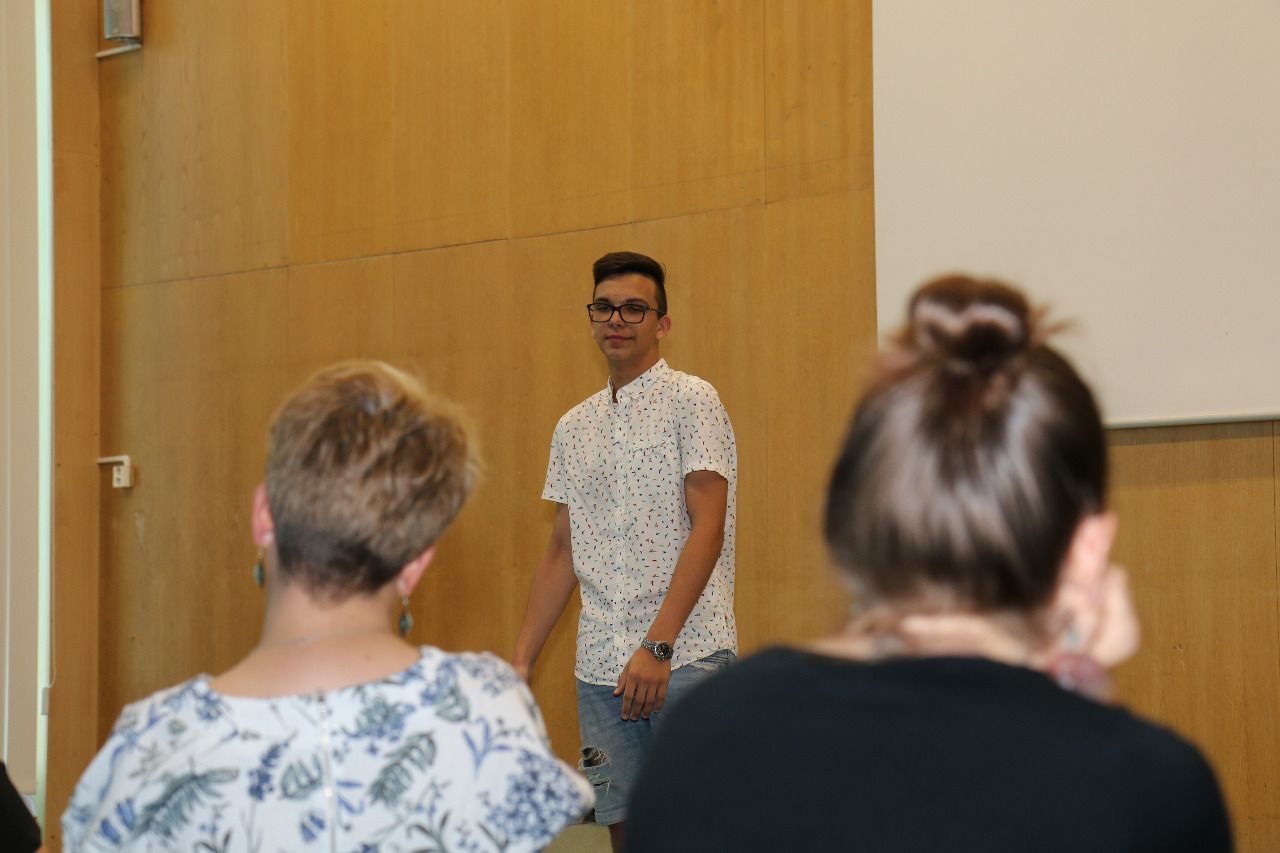 Mladí lidé spojili kreativitu s cizími jazyky na přehlídce Ars poeticae