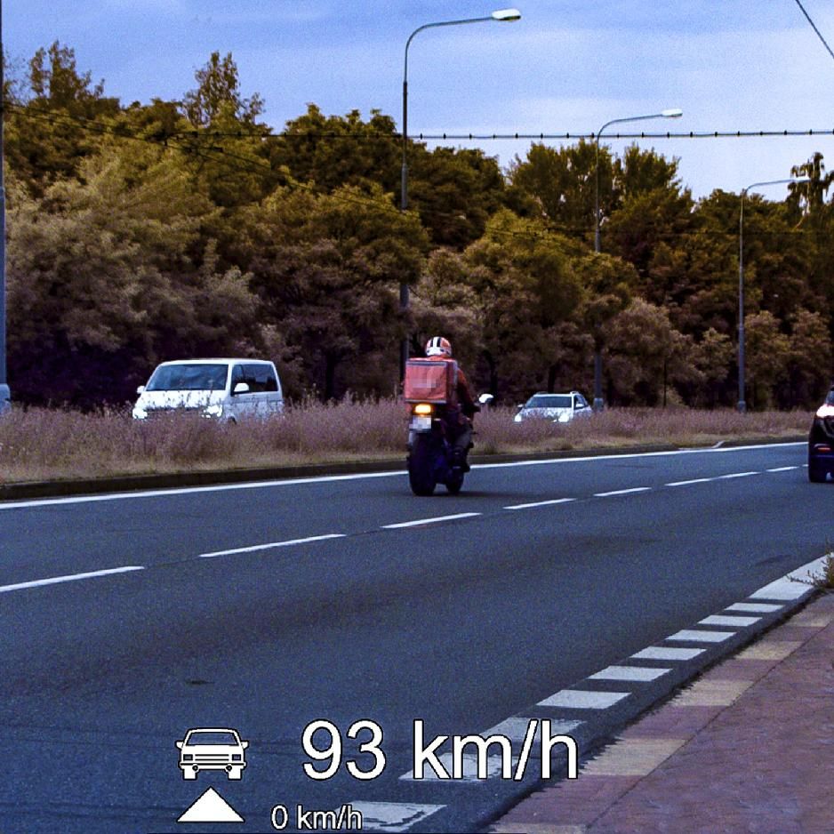 obrázek: Motorkář se proháněl Domažlickou více než devadesátkou 