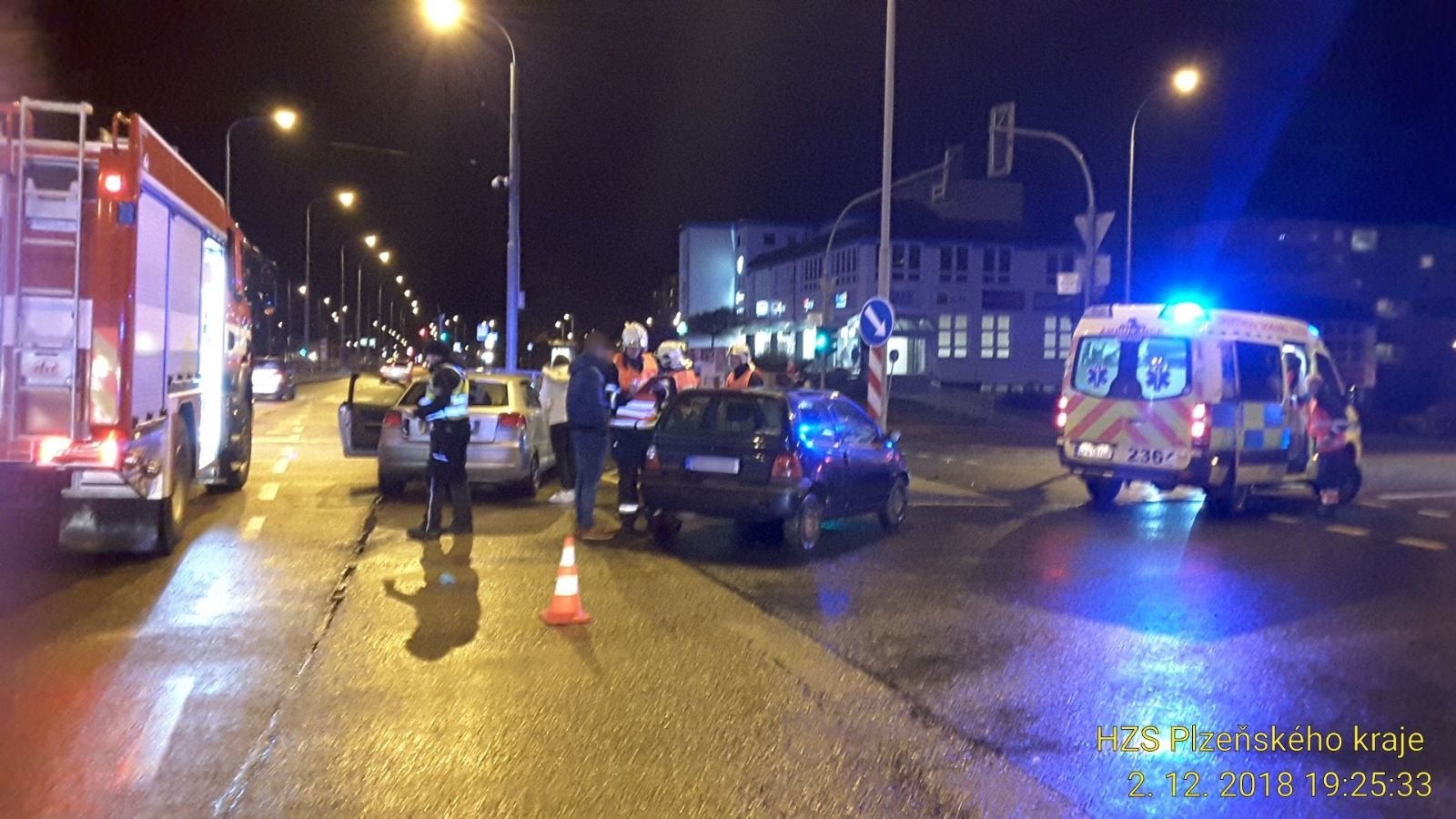 obrázek: Na křižovatce Gerské se Studentskou bourala dvě auta