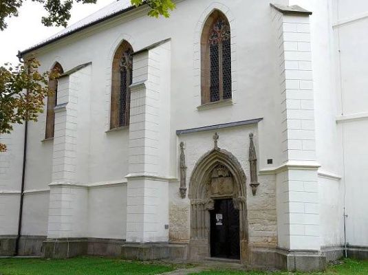 obrázek: Na restaurování a opravy přispěje Plzeň přes tři miliony, dočká se kostel i poliklinika