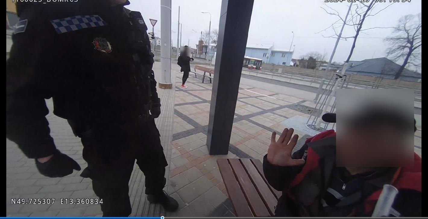 obrázek: Na tramvajové koleje na Borech si lehl muž, chtěl se zabít