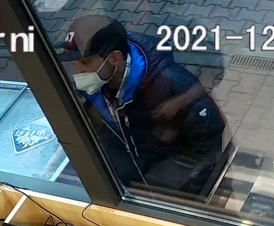 obrázek: Našli peněženku a v Plzni platili kartou. Pomůžete objasnit případ?